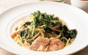 サーモンとほうれん草のパスタ
